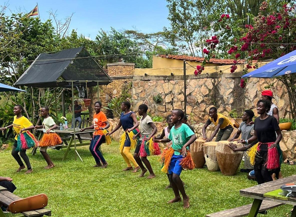 Yellow Haven Lodge Kampala Ngoại thất bức ảnh