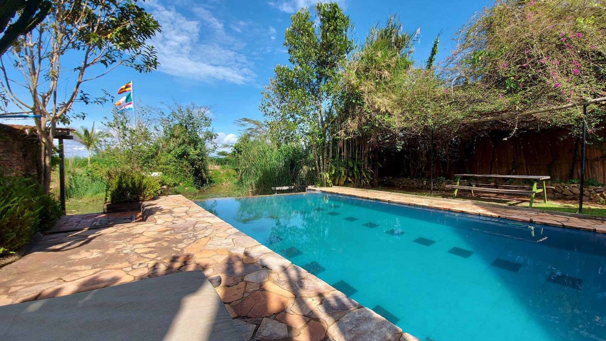 Yellow Haven Lodge Kampala Ngoại thất bức ảnh