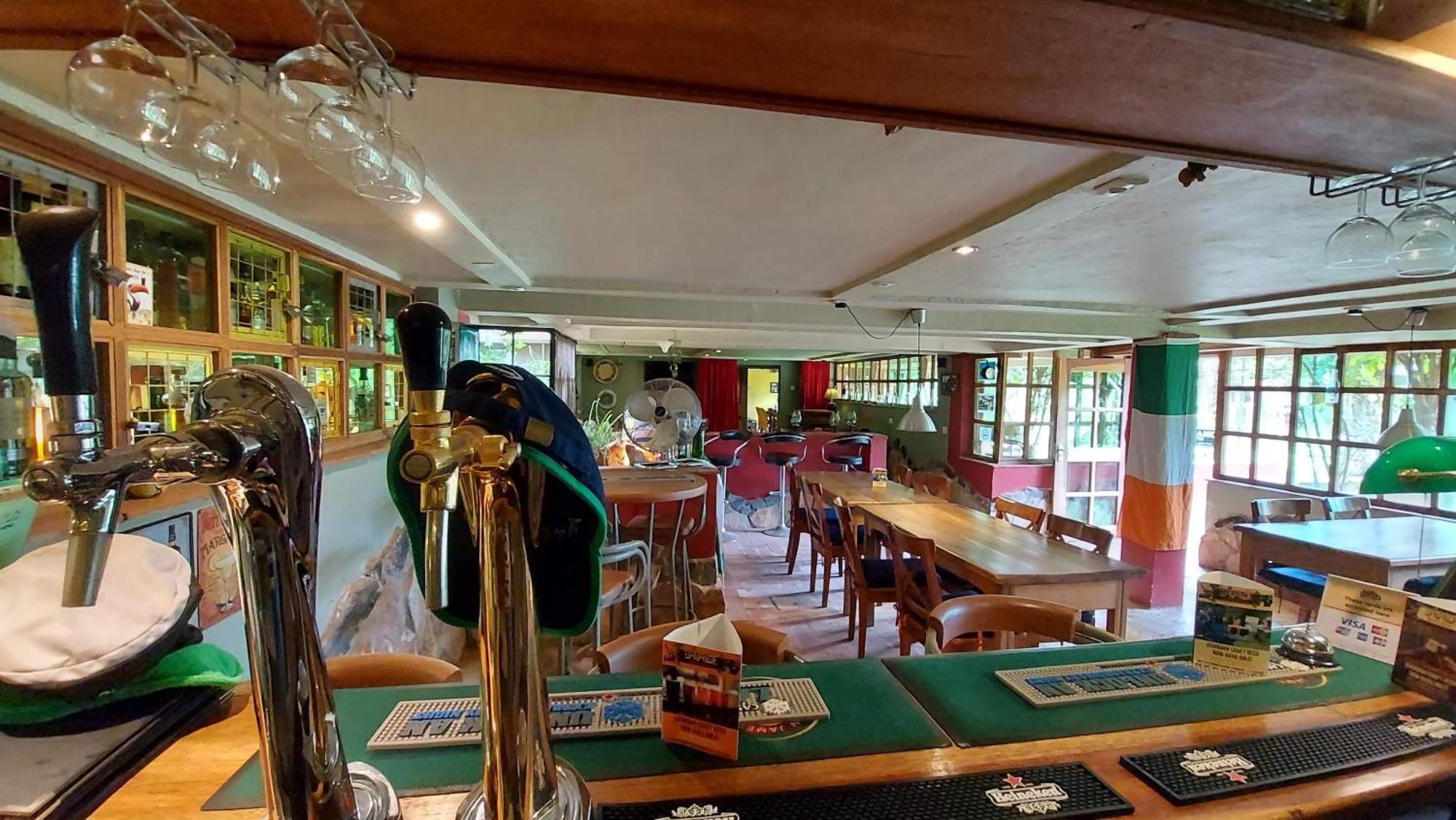 Yellow Haven Lodge Kampala Ngoại thất bức ảnh