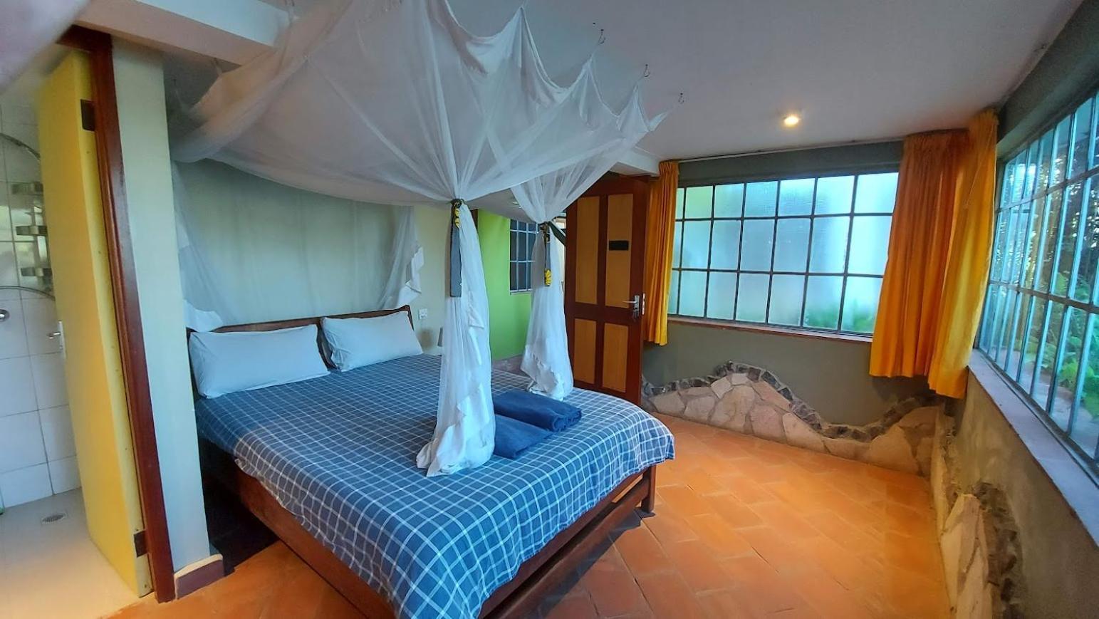Yellow Haven Lodge Kampala Ngoại thất bức ảnh