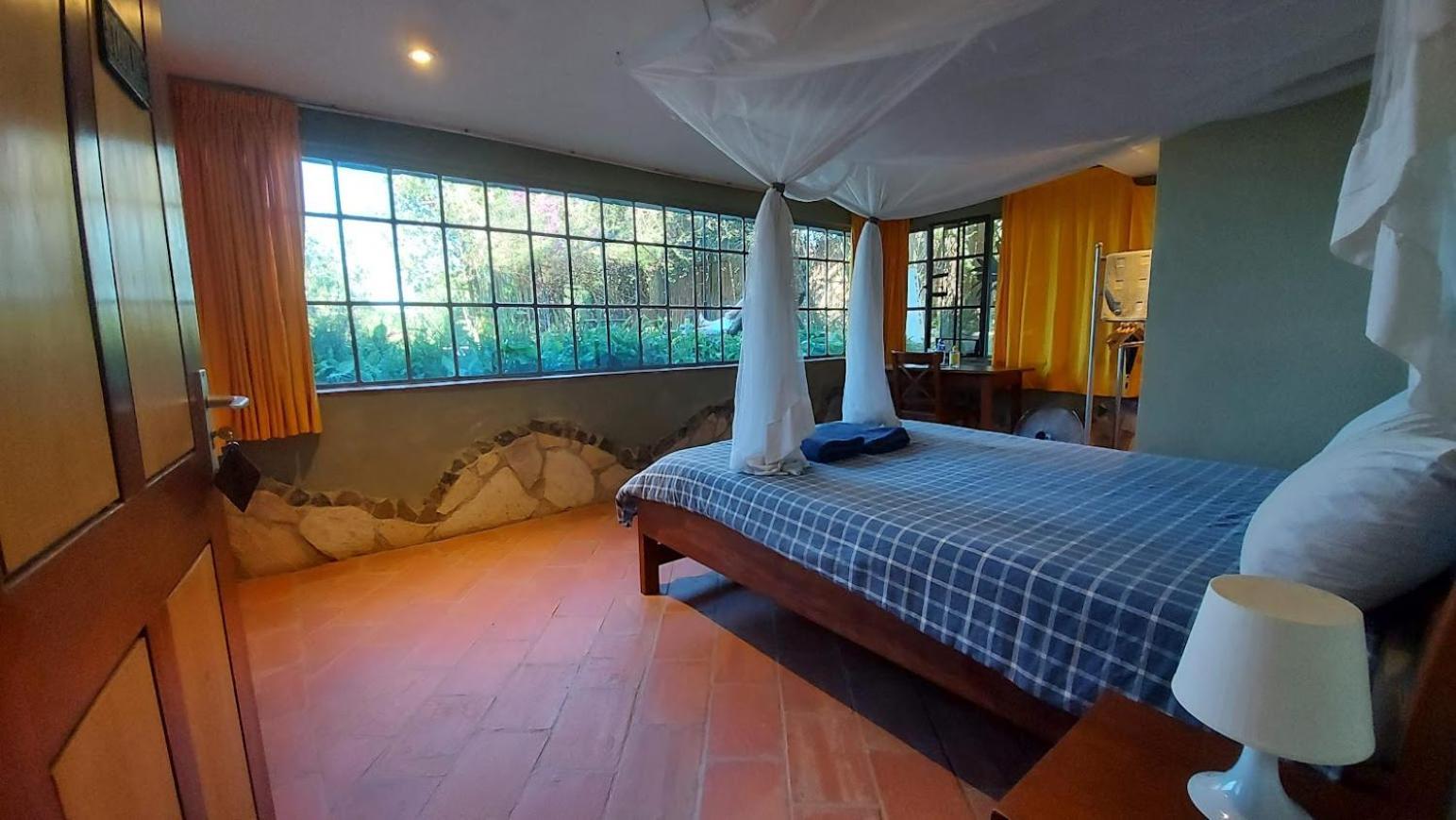 Yellow Haven Lodge Kampala Ngoại thất bức ảnh