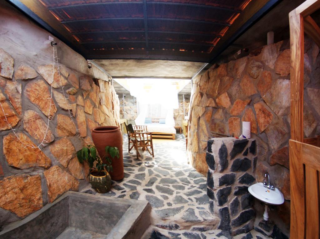 Yellow Haven Lodge Kampala Ngoại thất bức ảnh