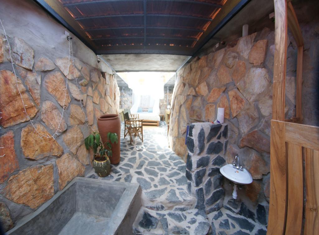 Yellow Haven Lodge Kampala Ngoại thất bức ảnh